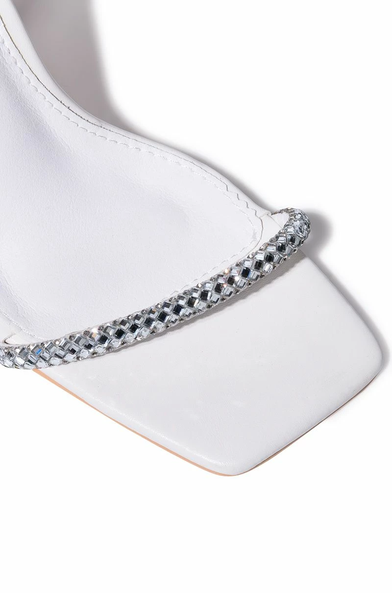 AZALEA WANG BROMLEY STRAPPY SANDAL IN WHITE 2 AZALEA WANG BROMLEY STRAPPY SANDAL IN WHITE - Image 2