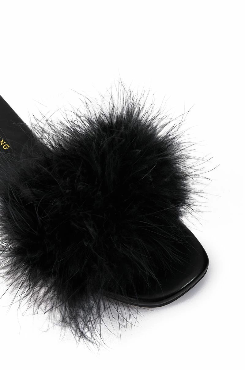 AZALEA WANG PAISLEY FLAT FEATHER SANDAL IN BLACK 5 AZALEA WANG PAISLEY FLAT FEATHER SANDAL IN BLACK - Image 5