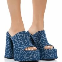 AZALEA WANG SHEBA CHUNKY SANDAL IN DENIM