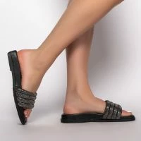 AZALEA WANG UNWIND WITH ME FLAT SANDAL IN BLACK