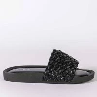 TWISTED LOVE FLAT SANDAL IN BLACK